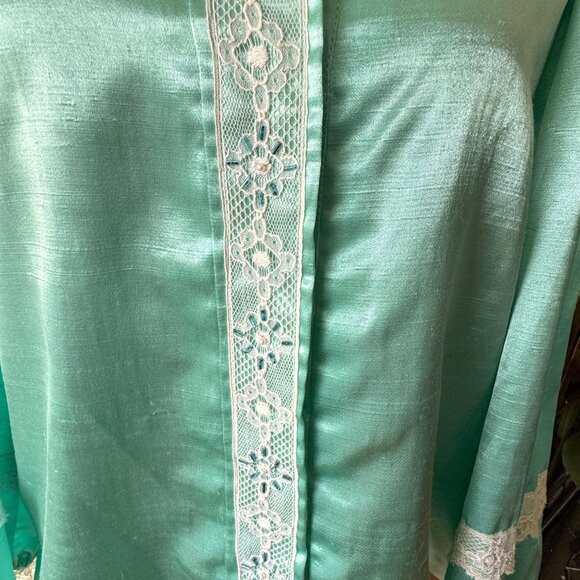 Vintage 1960s pajama top, mint/aqua, wide cream lace yoke & trim, puff shoulders - Picture 8 of 9